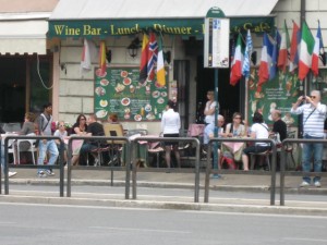 Wine bar-lunch-dinner place with view on the Colosseum